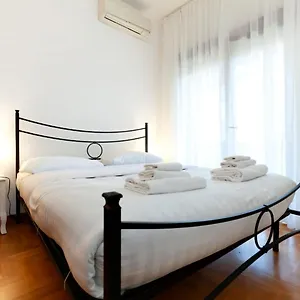 https://cavalleggeri-house.it-romehotels.com